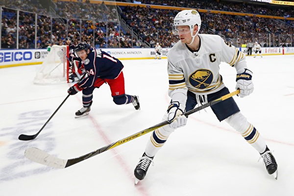 迈阿密国际与温哥华白浪总决赛上演梅西vs穆勒之战，双方实力强劲，看点十足，引发广泛关注。